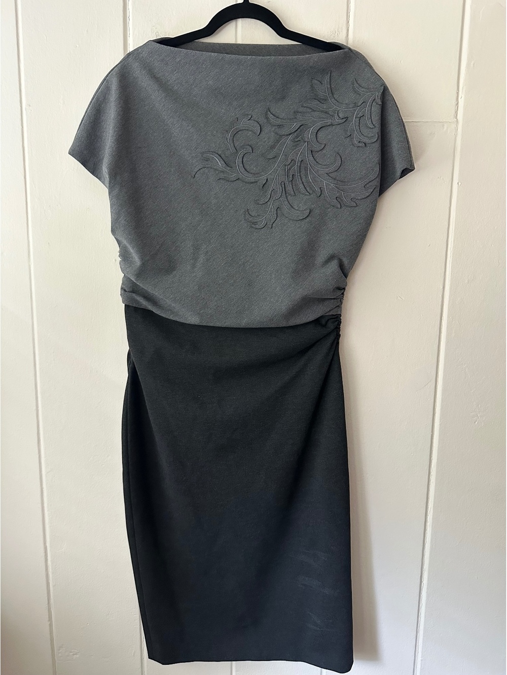 Escada Damirata Grey Flannel Jersey Embroidered Sheath Dress 2014 Size 40 US 10